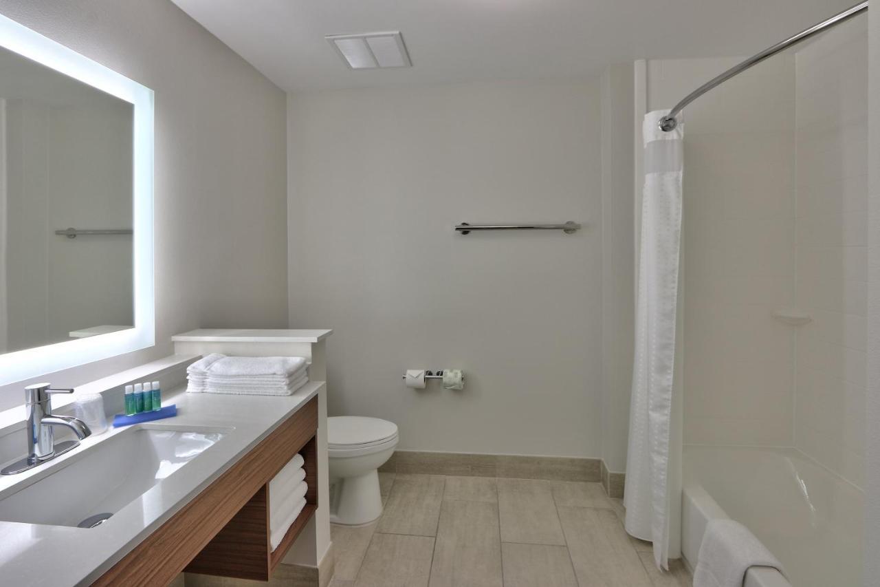 Holiday Inn Express & Suites - Houston East - Beltway 8 By Ihg Cloverleaf Exterior foto