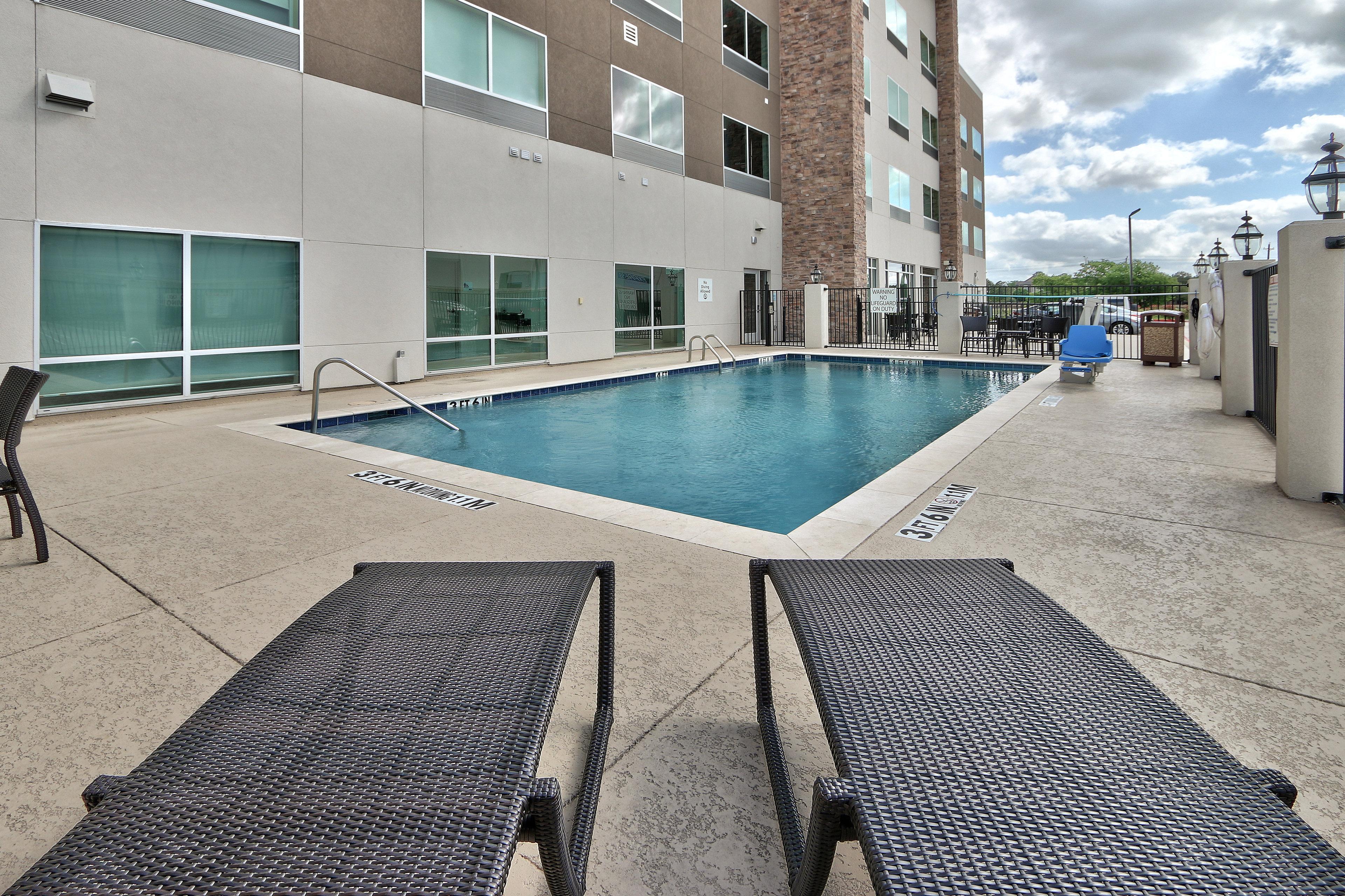 Holiday Inn Express & Suites - Houston East - Beltway 8 By Ihg Cloverleaf Exterior foto